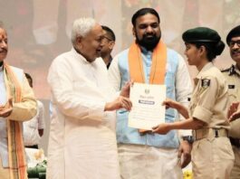 Nitish Kumar Distributes Letters to 21,391 New Constables, Announces 55,000 More Police Jobs